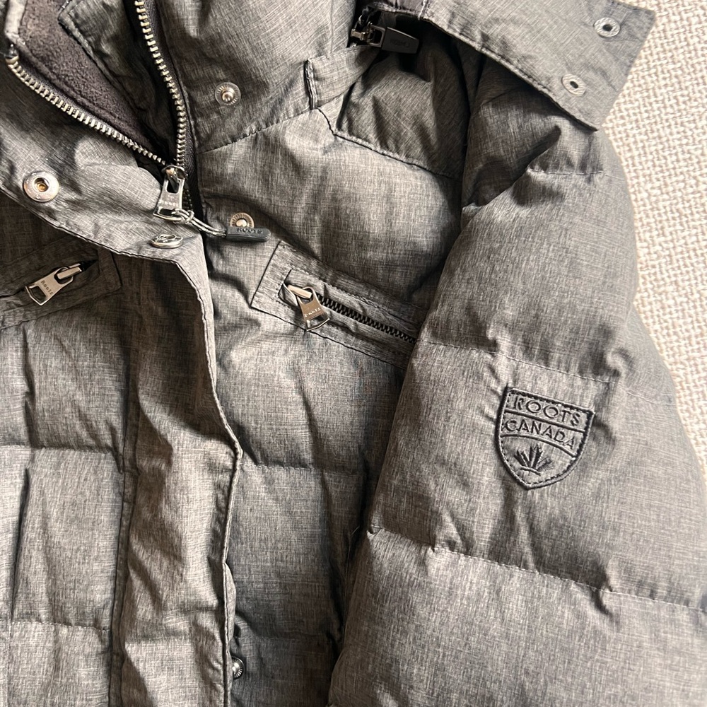 Roots Women’s Small Charcoal Puffer Coat - long with hood